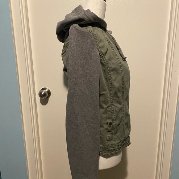 HOLLISTER UTILITY JACKET - Picture 8 of 16